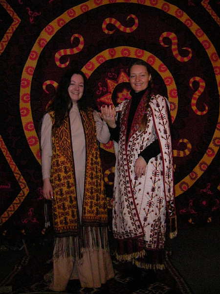 SANY0090.jpg - Gandharvika, Sraddha und Wa-ki zu Gast bei Manfredo Manera, Galerie-Atelier Faerbergasse (Wien)